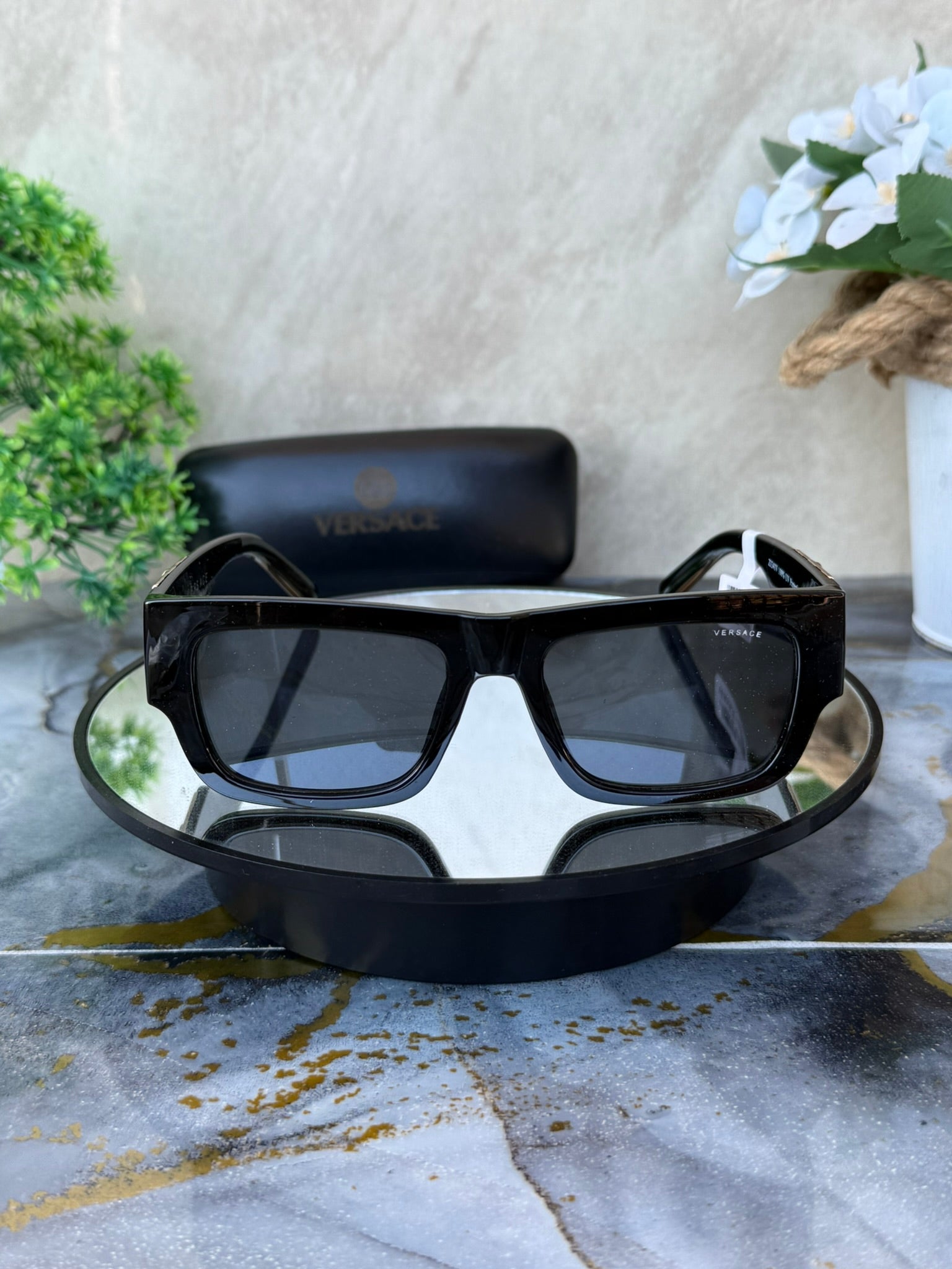 🕶️ Lentes de Sol Versace con Detalles Dorados – Full Lujo y Presencia