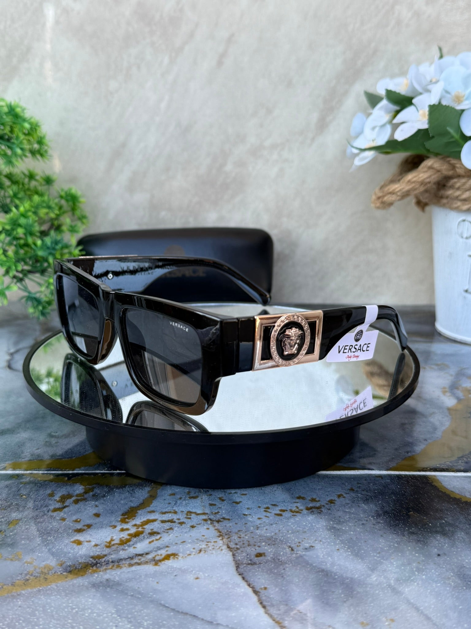 🕶️ Lentes de Sol Versace con Detalles Dorados – Full Lujo y Presencia
