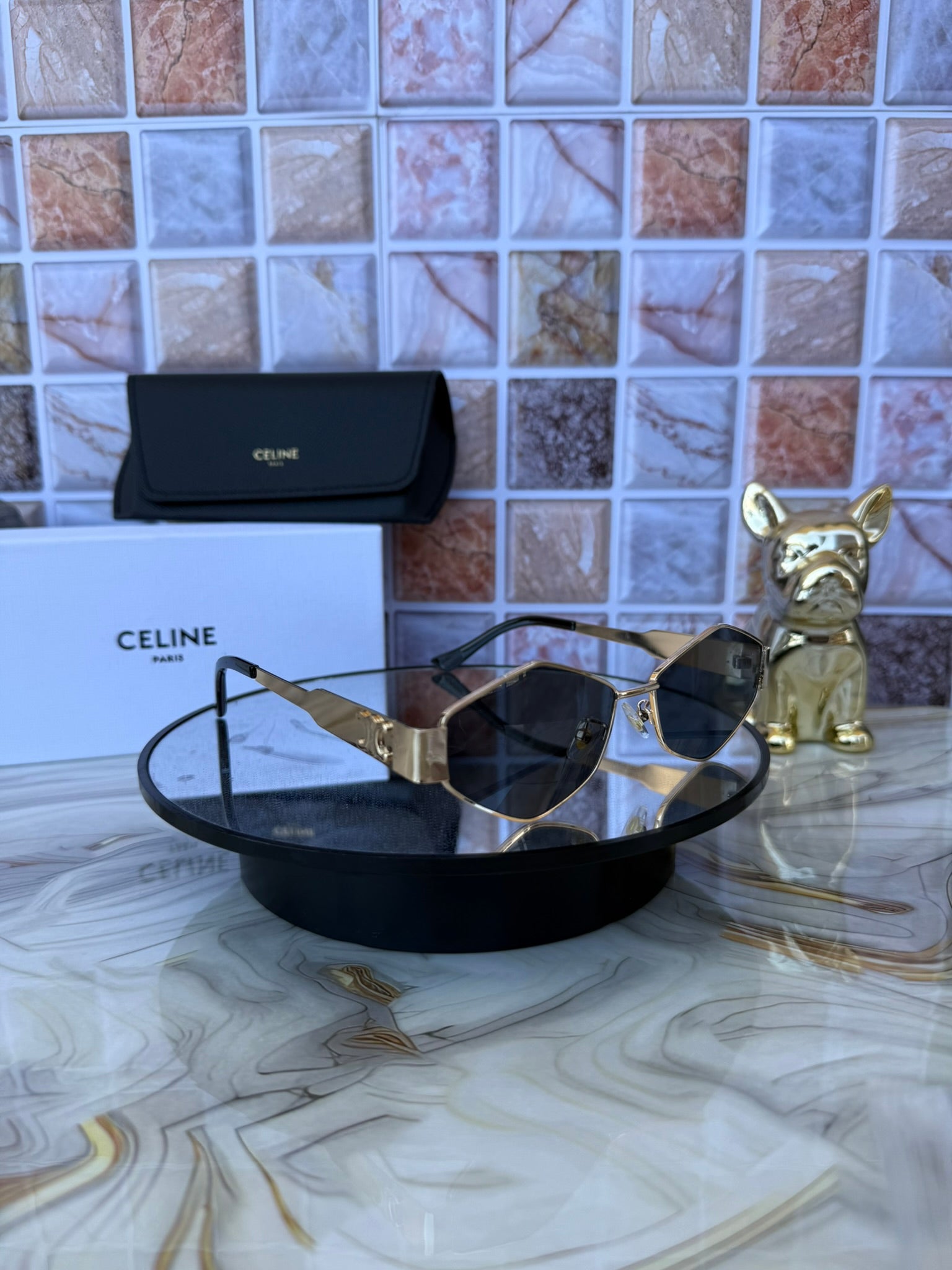 🕶️ Lentes Celine Dorados – Diseño Exclusivo con Cristal Triangular