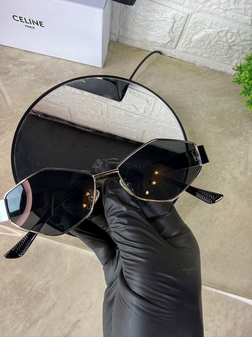 🕶️ Lentes de Sol CELINE Triangulares – Elegancia Moderna con Filtro UV400