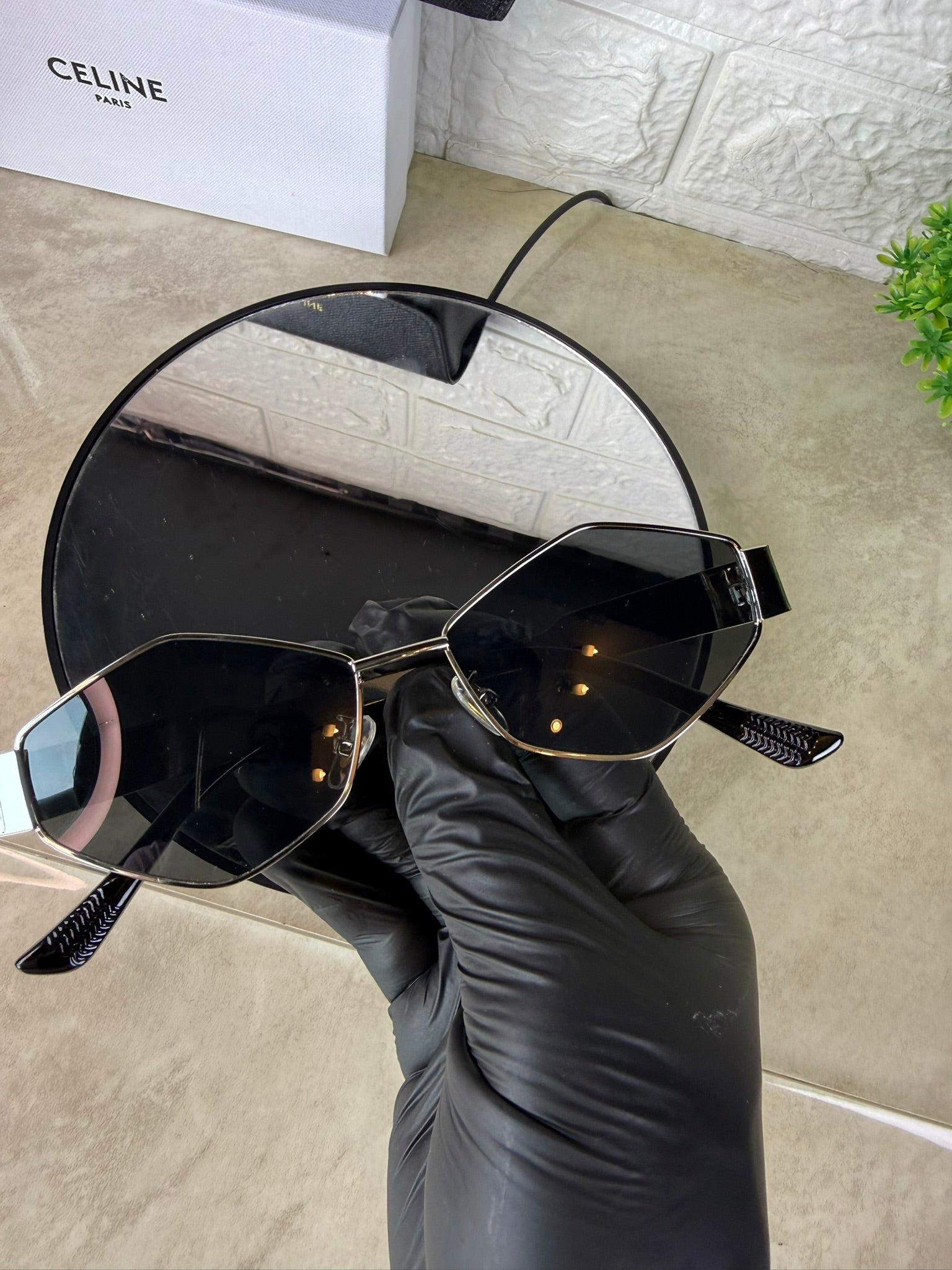 🕶️ Lentes de Sol CELINE Triangulares – Elegancia Moderna con Filtro UV400