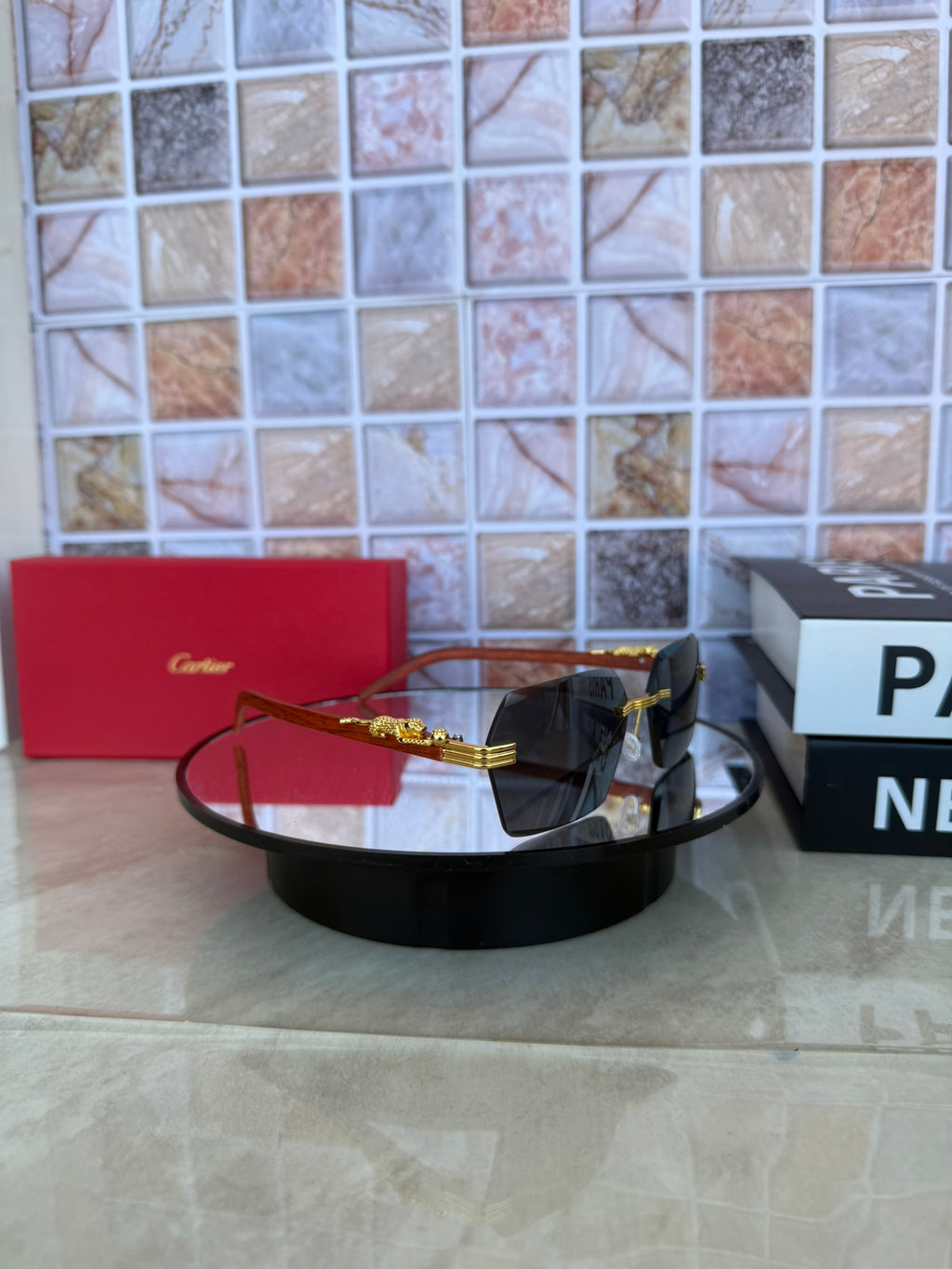 🕶️ Lentes de Sol Cartier – Café Madera con Detalles Dorados