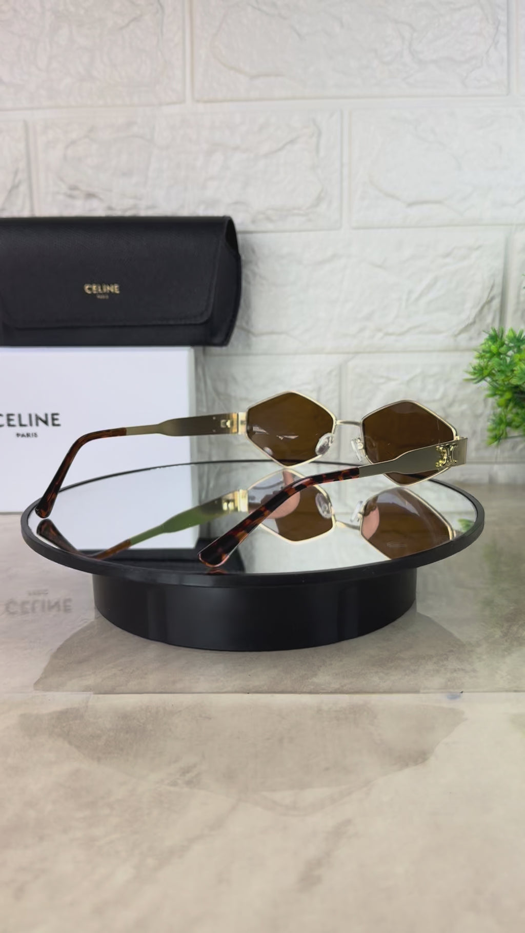 🕶️ Lentes de Sol CELINE Triangulares – Elegancia Moderna con Filtro UV400