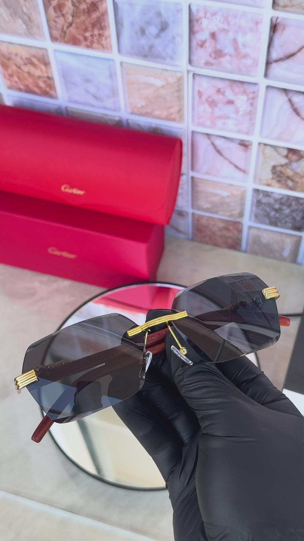 🕶️ Lentes de Sol Cartier – Café Madera con Detalles Dorados